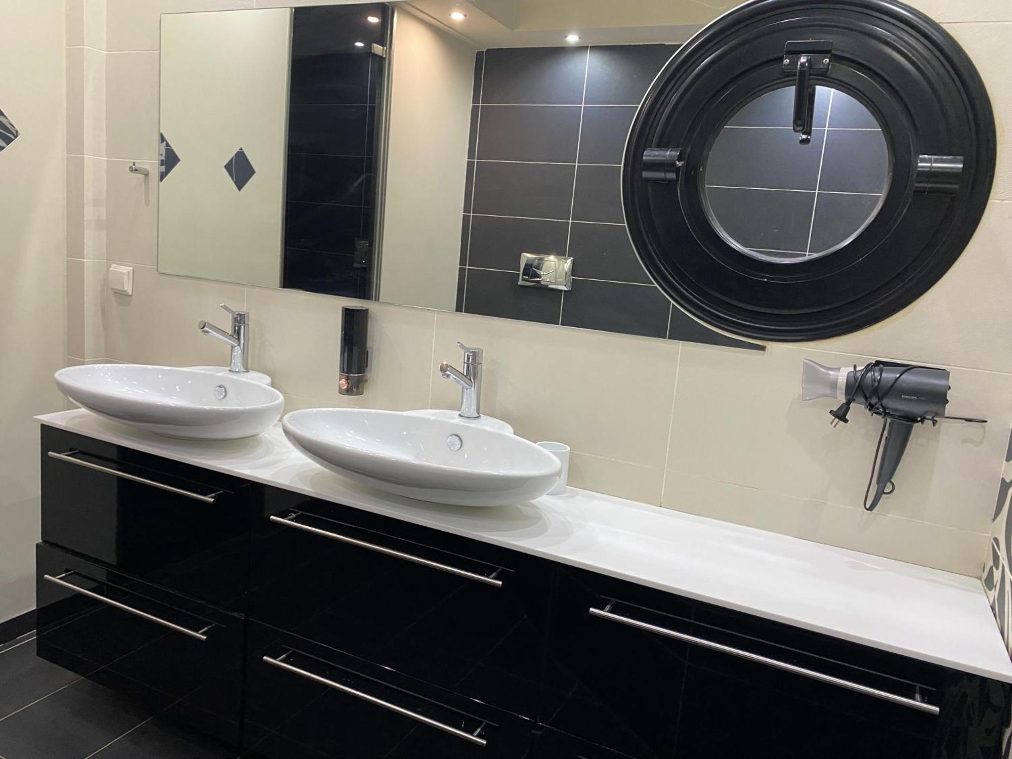 Luxury View Apartment 10Min From Athens Airport Koropíon Eksteriør bilde